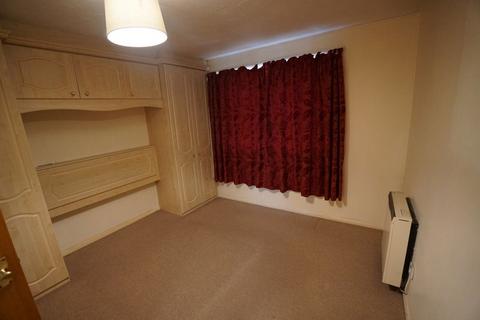 2 bedroom flat to rent, Fenman Gardens, Goodmayes.