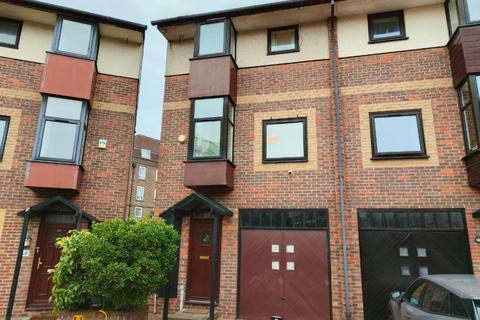 3 bedroom semi-detached house for sale, Barnfield Place, London, E14