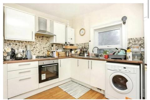 2 bedroom flat to rent, Granville Grove, London SE13