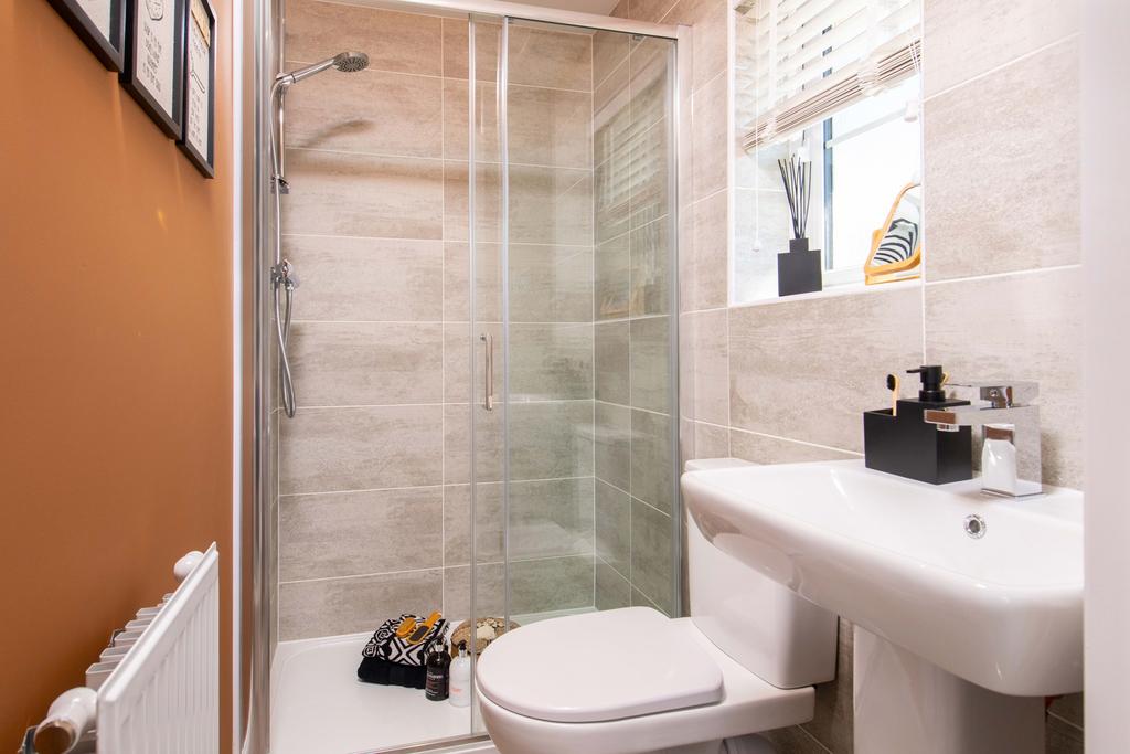 Internal image of the alderney main bedroom en...