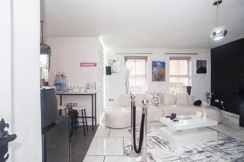 2 bedroom flat for sale, Leegrange Road, Manchester M9