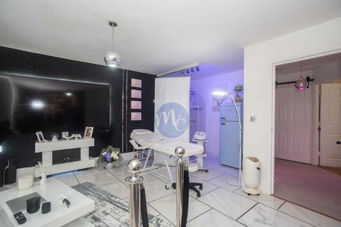 2 bedroom flat for sale, Leegrange Road, Manchester M9