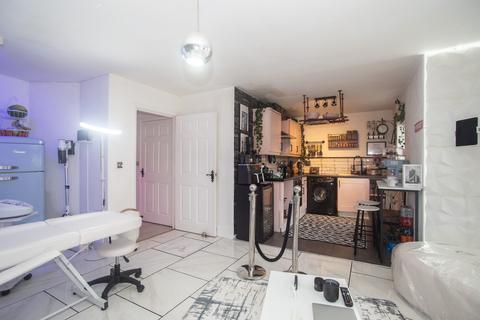 2 bedroom flat for sale, Leegrange Road, Manchester M9
