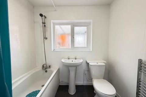 2 bedroom house to rent, Manchester Road, Swindon, SN1