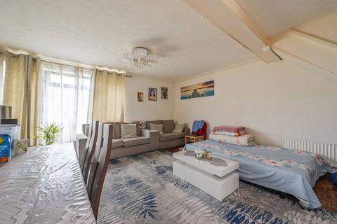 2 bedroom maisonette for sale, London E3