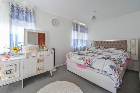 2 bedroom maisonette for sale, London E3