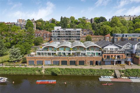 3 bedroom apartment for sale, Petersham Road, Richmond, Surrey, TW10