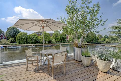 3 bedroom apartment for sale, Petersham Road, Richmond, Surrey, TW10