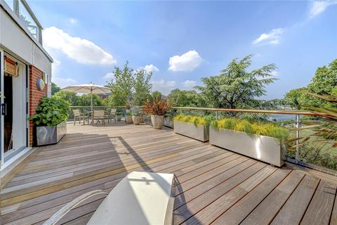 3 bedroom apartment for sale, Petersham Road, Richmond, Surrey, TW10