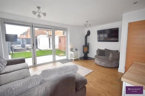 3 bedroom semi-detached house for sale, Cygnet Drive, Mexborough