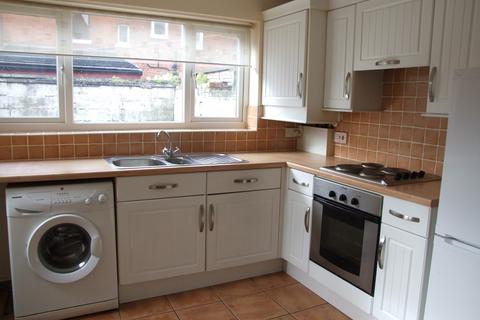 3 bedroom terraced house to rent, Dallas Street, Preston PR1