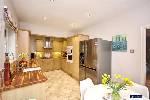 4 bedroom bungalow for sale, Ardleigh Green Road, Borders of Emerson Park, Hornchurch, RM11