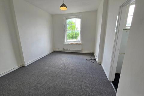 2 bedroom flat to rent, Lower Road, Orpington BR5