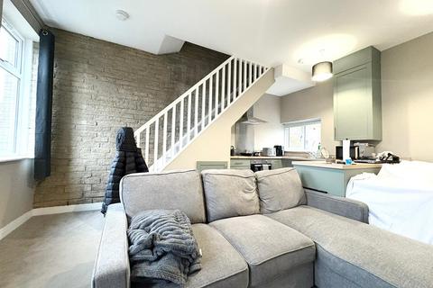 2 bedroom end of terrace house to rent, Bentfield Cottages, BRADFORD BD14