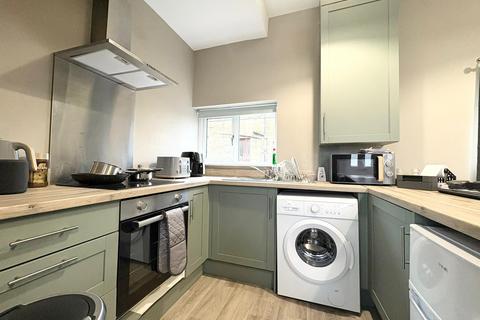 2 bedroom end of terrace house to rent, Bentfield Cottages, BRADFORD BD14