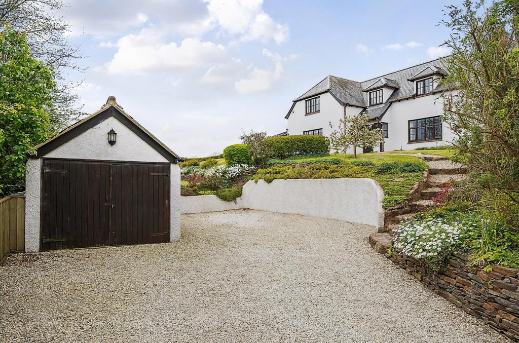 Driveway/Garage