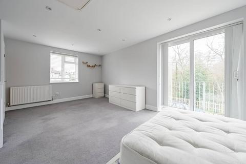 undefined, Clavering Road, Aldersbrook, London, E12