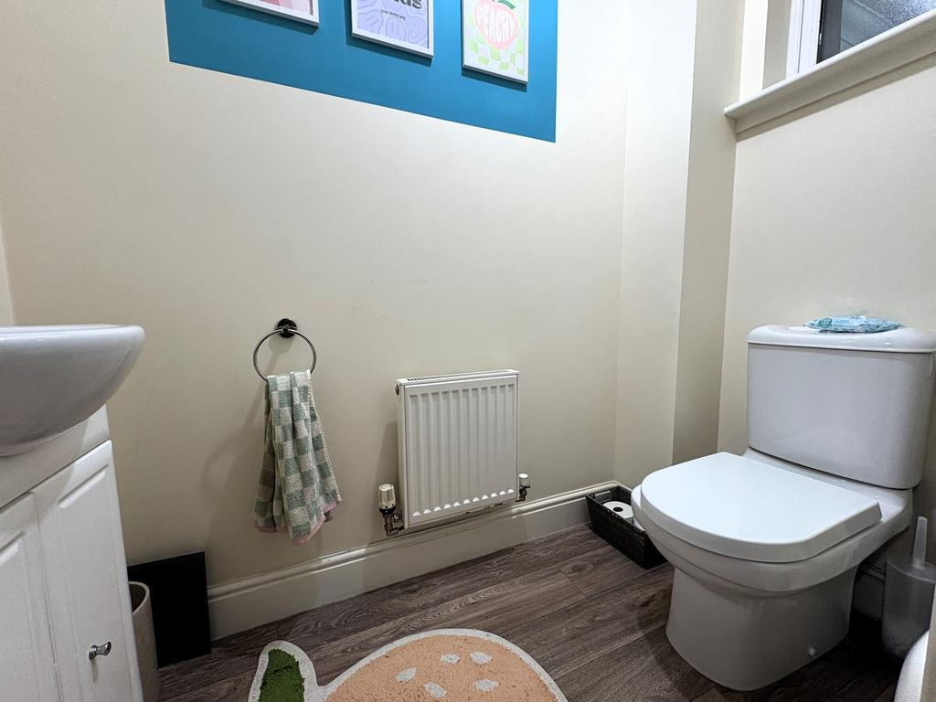 Cloakroom/wc