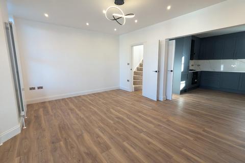 3 bedroom duplex for sale, Palermo Road, Willesden Junction / Kensal Green NW10