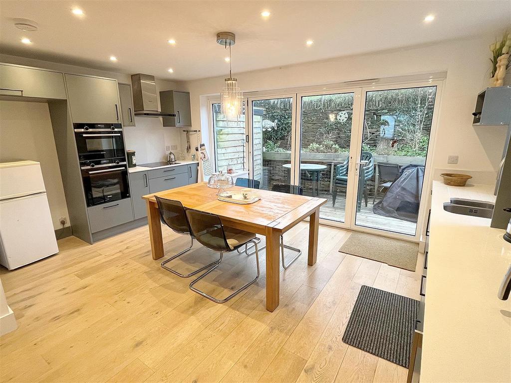 Kitchen Diner 3.jpg