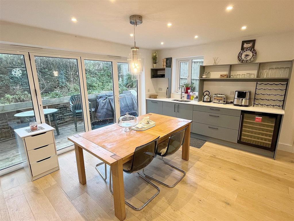 KItchen Diner 2.jpg