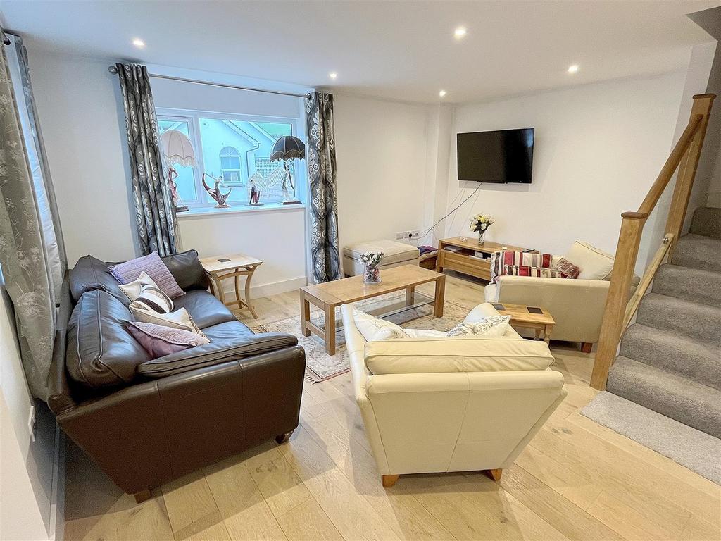 Lounge Area.jpg