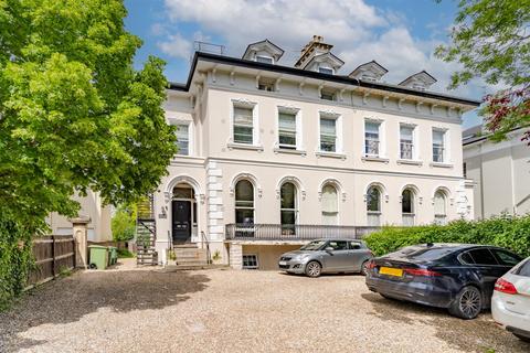3 bedroom flat to rent, Lansdown Road, Cheltenham GL51 6PU