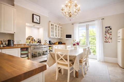 3 bedroom flat to rent, Lansdown Road, Cheltenham GL51 6PU