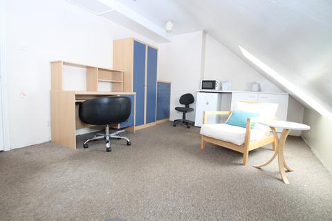 1 bedroom in a house share to rent, Westdown Road, London, SE6