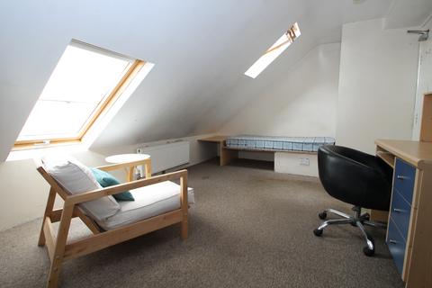 1 bedroom in a house share to rent, Westdown Road, London, SE6