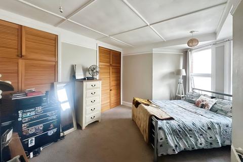 2 bedroom flat to rent, Bulkington Avenue, Worthing, BN14