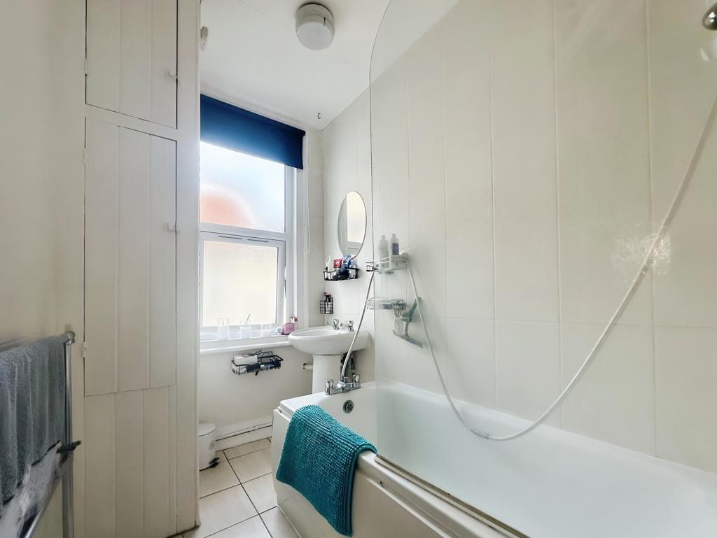 43c83e0e-Bathroom