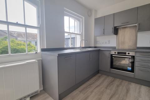 3 bedroom flat to rent, Hartington Place, Eastbourne, BN21