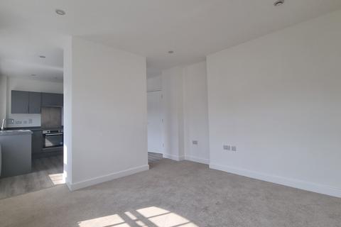 3 bedroom flat to rent, Hartington Place, Eastbourne, BN21
