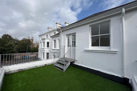 2 bedroom flat to rent, Hartington Place, Eastbourne, BN21