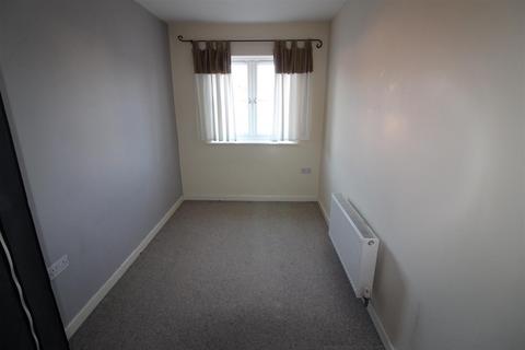 2 bedroom flat to rent, Central Avenue, Lutterworth