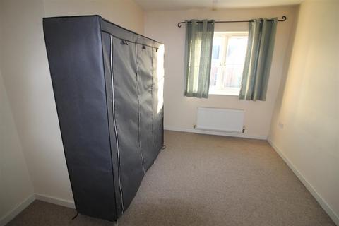 2 bedroom flat to rent, Central Avenue, Lutterworth