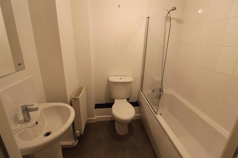 2 bedroom flat to rent, Central Avenue, Lutterworth