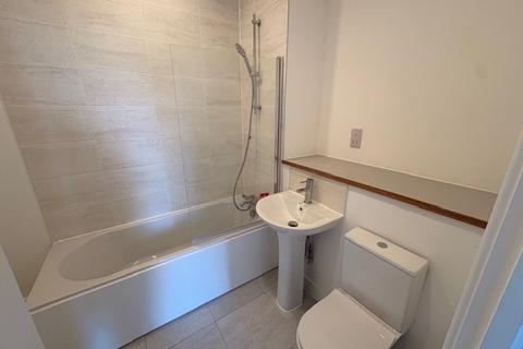 2 bedroom flat to rent, Hartington Place, Eastbourne, BN21