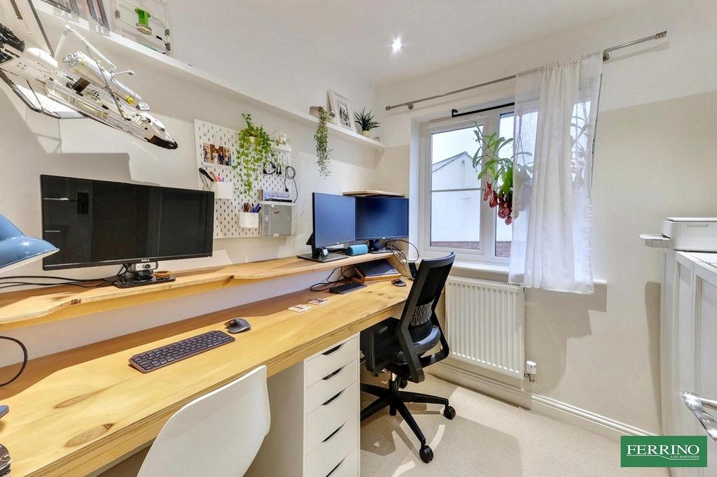 Bedroom 4 / Study