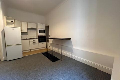 1 bedroom house to rent, Maxstoke Court, Torquay, TQ1