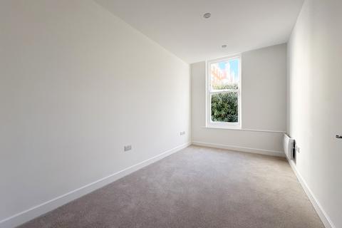 2 bedroom flat to rent, Hartington Place, Eastbourne, BN21