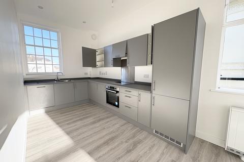 2 bedroom flat to rent, Hartington Place, Eastbourne, BN21