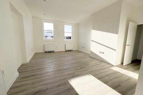 2 bedroom flat to rent, Hartington Place, Eastbourne, BN21