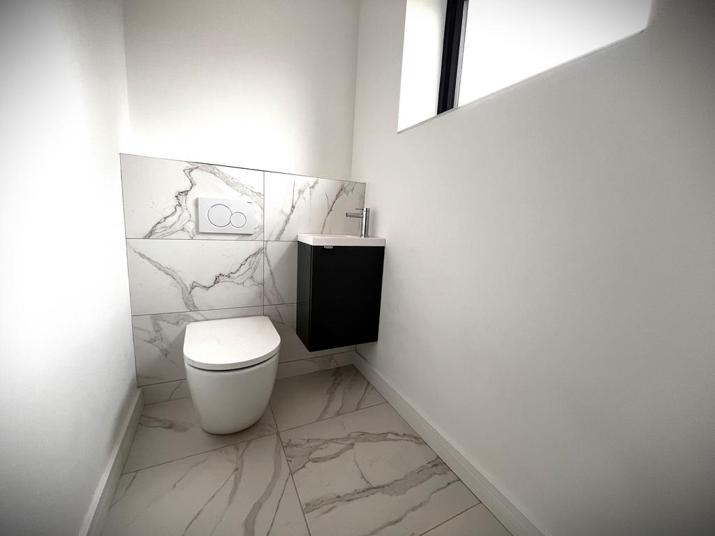 Cloakroom/wc