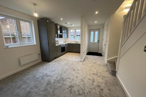 3 bedroom end of terrace house to rent, East Hall Close, Sittingbourne ME10