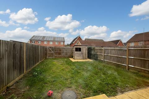 3 bedroom end of terrace house to rent, East Hall Close, Sittingbourne ME10