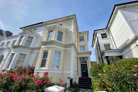 1 bedroom ground floor flat to rent, Chiswick Place, Eastbourne, BN21