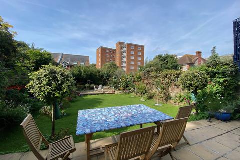 1 bedroom ground floor flat to rent, Chiswick Place, Eastbourne, BN21