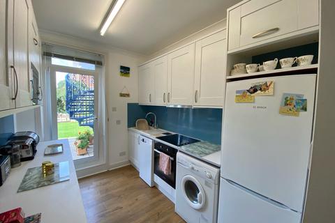 1 bedroom ground floor flat to rent, Chiswick Place, Eastbourne, BN21